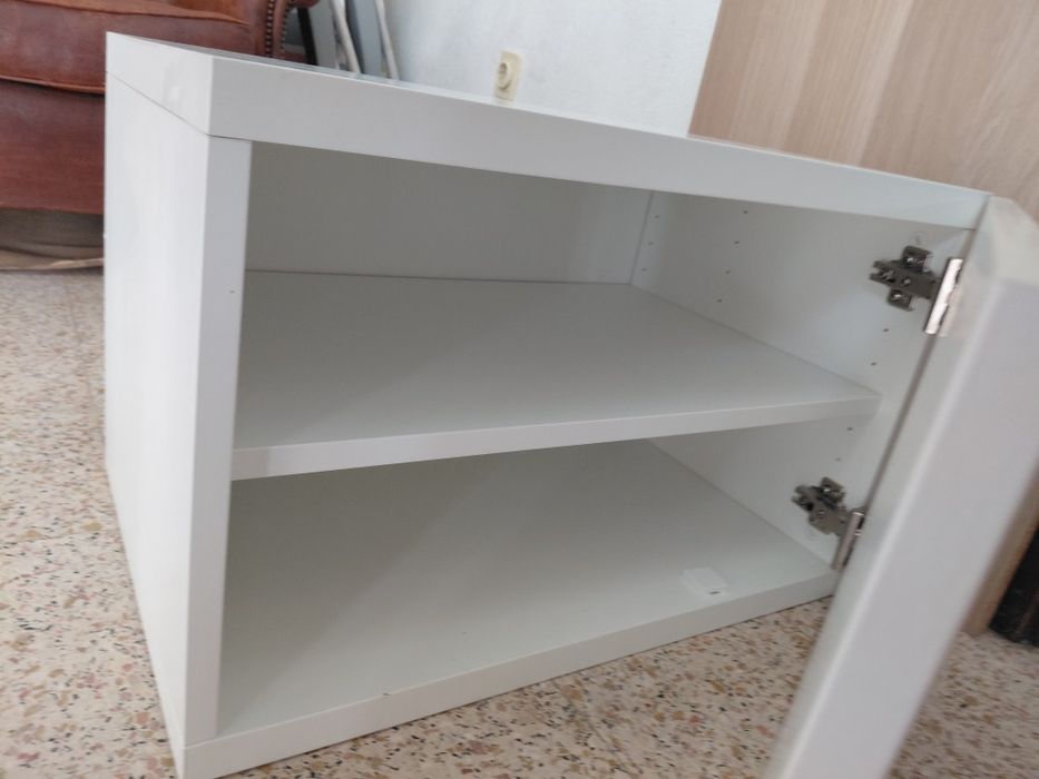 Módulo BRANCO IKEA BESTA com prateleira.
