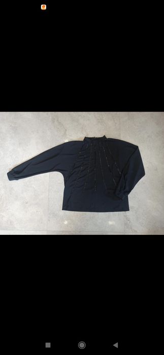 Elegancka czarna bluzka z cekinami typu kimono