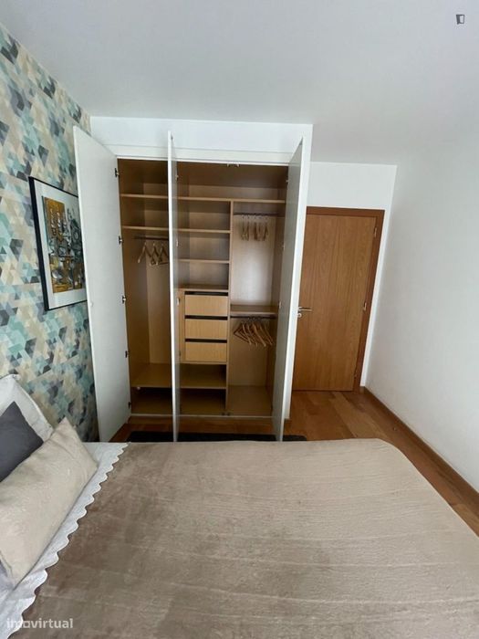 Quarto - localizado em Carcavelos Lisbon