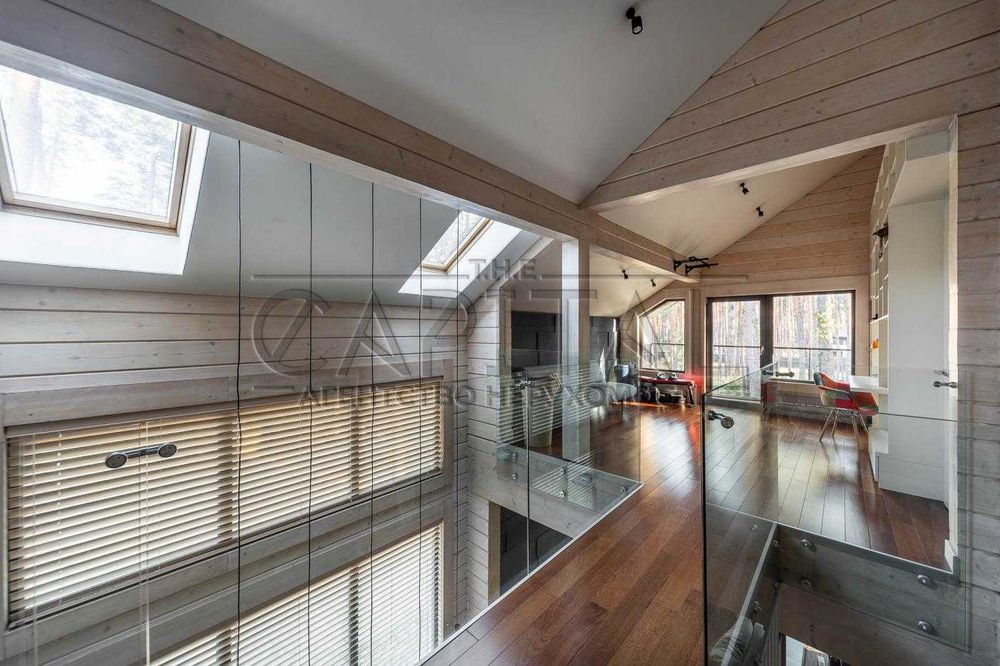 Оренда будинку з генератором, Буча