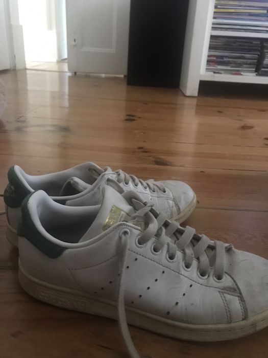 Ténis da marca Adidas