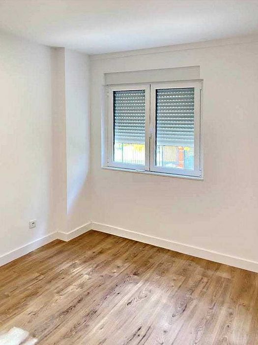 Apartamento T2 totalmente renovado 67 m2, R/C - Av. Brasil  - Amadora