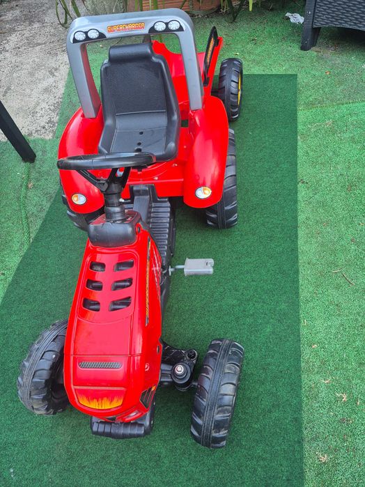 Trator a pedal para criança