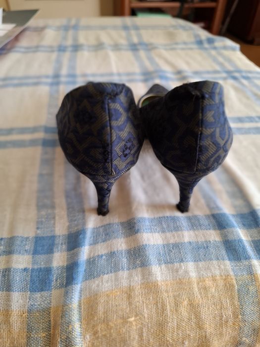 Sapatos de cerimónia da Globe em tecido