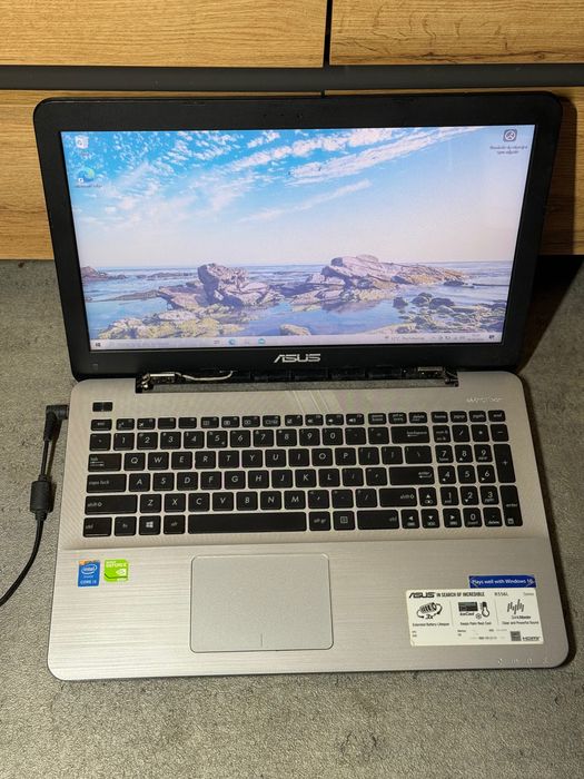 Laptop ASUS R556L Core i3-5005u 2GHz 4GB ramu 250GB nVidia GF 920M 2GB
