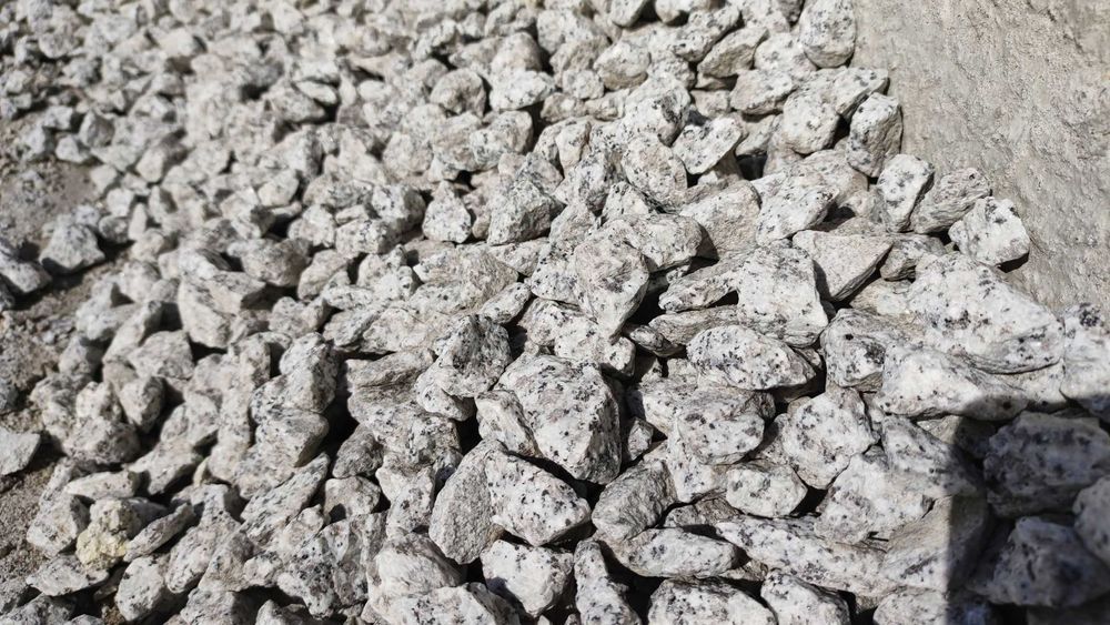 Grys granitowy szary - dalmatyńczyk - kruszywo ogrodowe