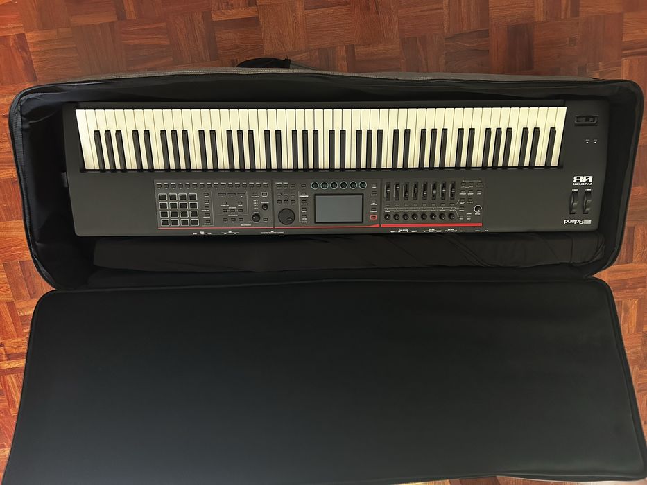 Roland Fantom 08 + estojo