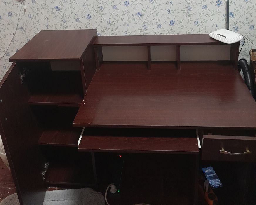 Письменный стол,и для компьютера