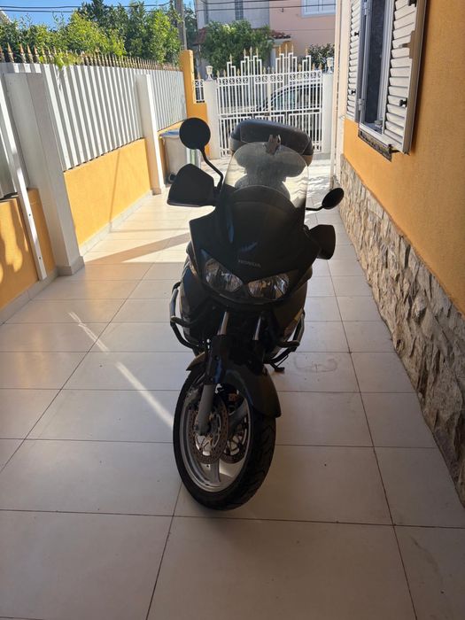 Honda Varadero 1000 ( apenas 42 mil kms )