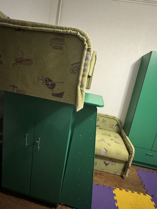 Комплект меблів в дитячу кімнату