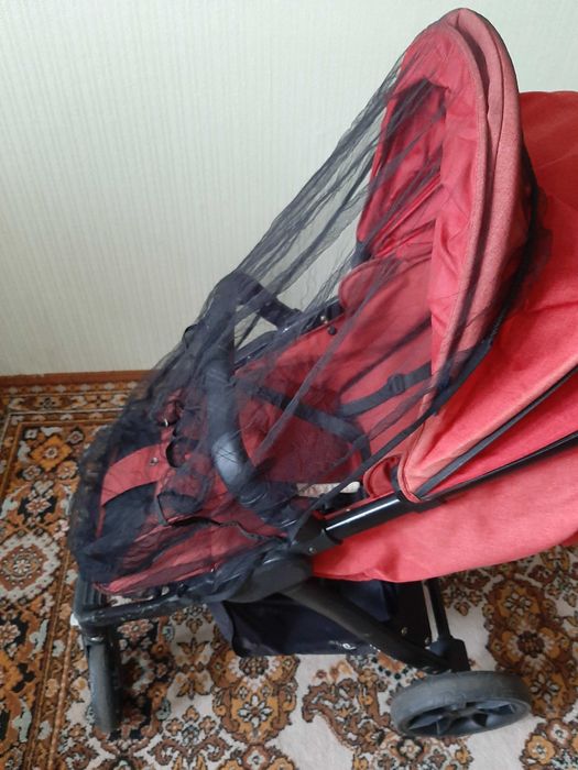 прогулочная дитяча коляска