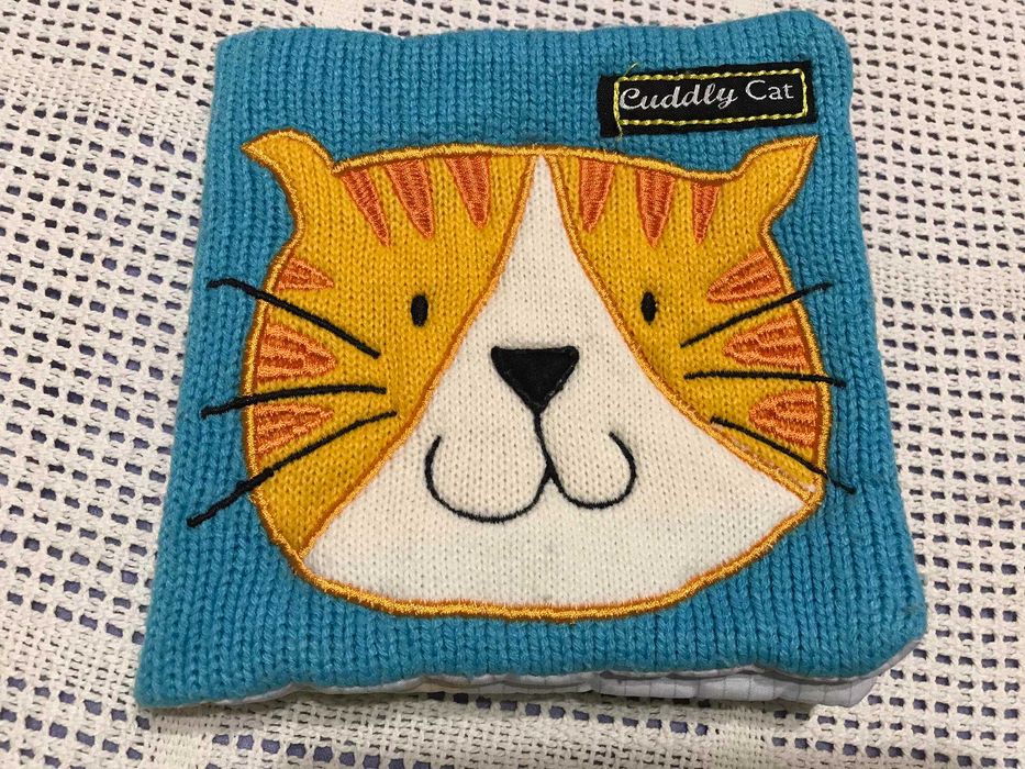 Книга дитяча Cuddly Cat м’яка англійською