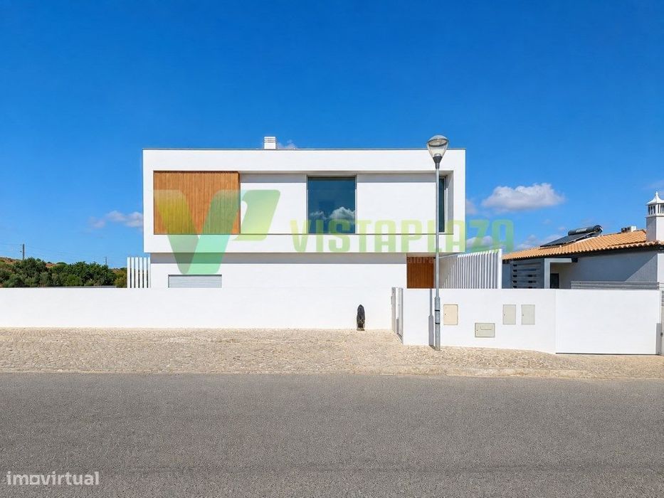 Moradia nova T3 + 1 em Estômbar, com piscina de água salgada, acaba...