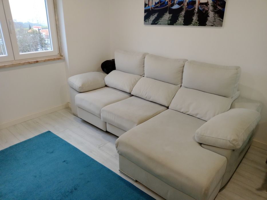 Sofá em L com Chaise Longue – Excelente Estado