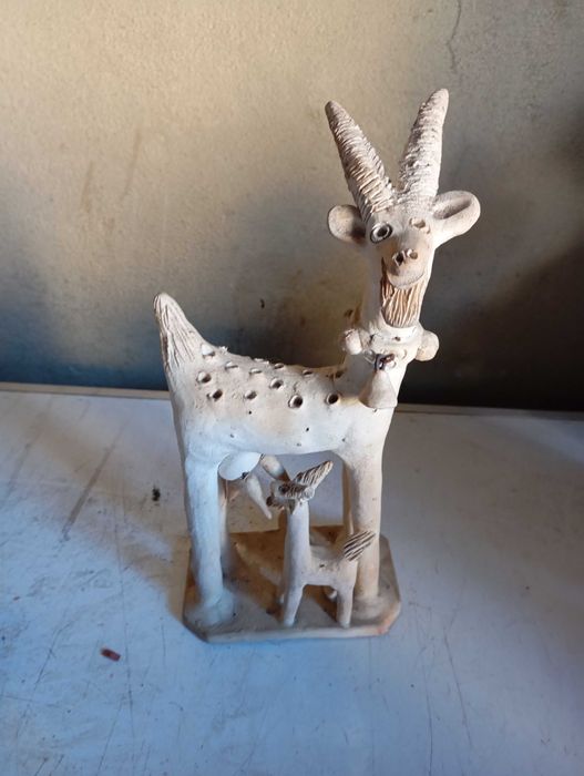 Cabra assobio e paliteiro amamentar da autoria do Mistério Pai