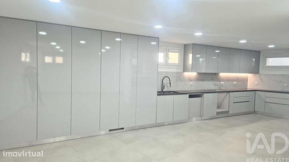Casa / Villa T5 em Valado dos Frades de 230,00 m2