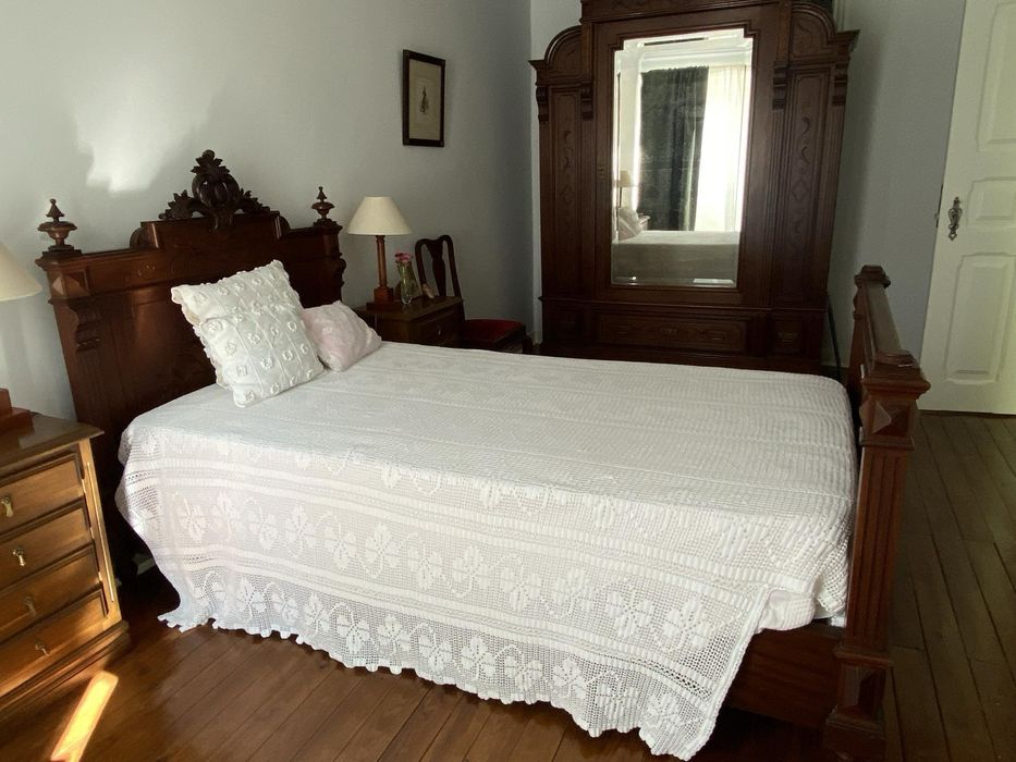 Cama antiga restaurada