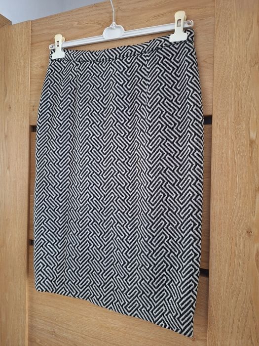 Spódnica ołówkowa czarno-biała wzór geometryczny elegancka midi L