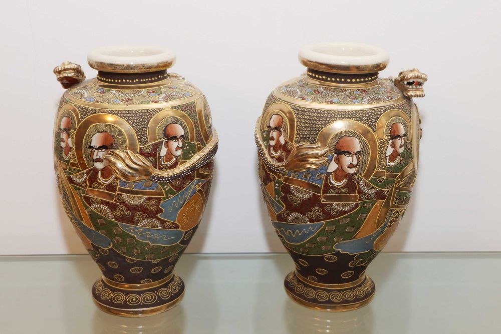 Par de Jarrões em porcelana Satsuma do Japão Séc.XIX