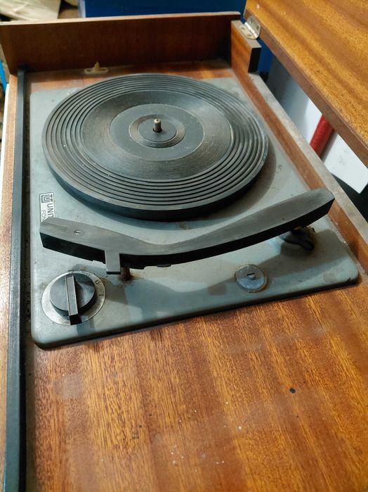 Sprzedam gramofon walizkowy PRL