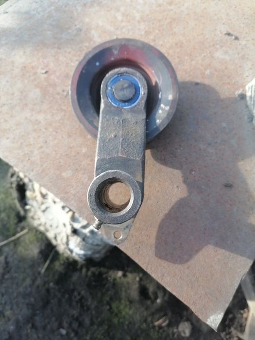 Натяжний ролик  МТЗ-1221