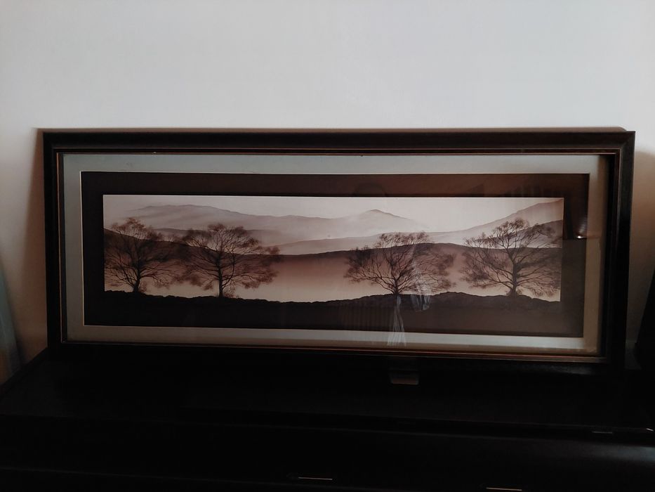 Quadro rectangular em tons de castanho