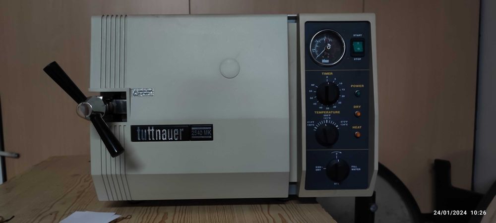 Esterilizador a Vapor Tuttnauer Autoclave 2540MK