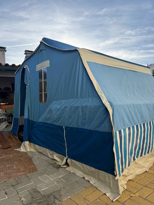Auto-tenda Grou em bom estado com 2 quartos + 1 sala + avançado