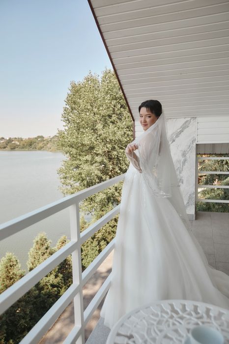 Продам весільну сукню