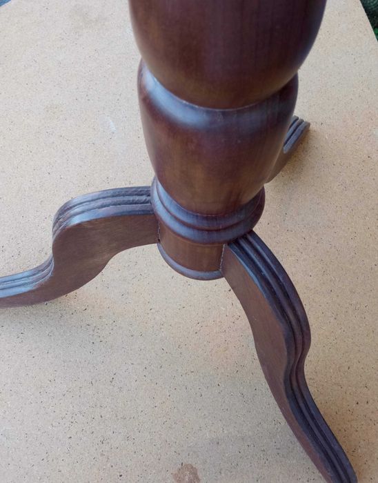 Mesa de mogno cor castanha