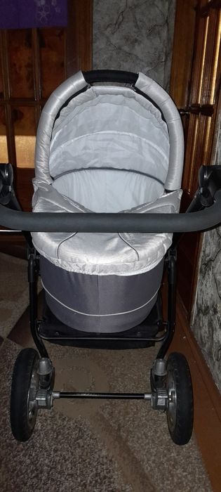 Продаємо коляску! Ціна договірна.