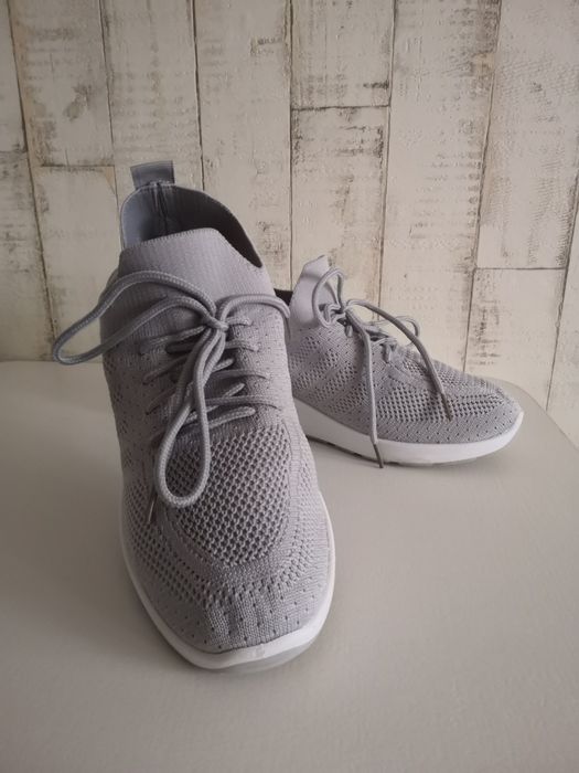Buty sportowe - bardzo wygodne - roz. 38 Praktycznie nowe.