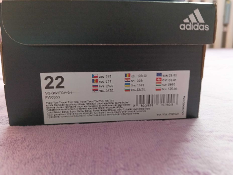 Buty sportowe adidas chłopięce 22