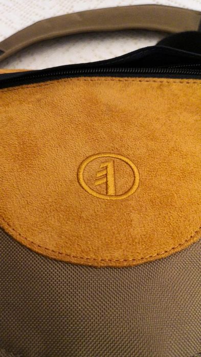 Poor-quality Tamrac Photograph64550552158722121