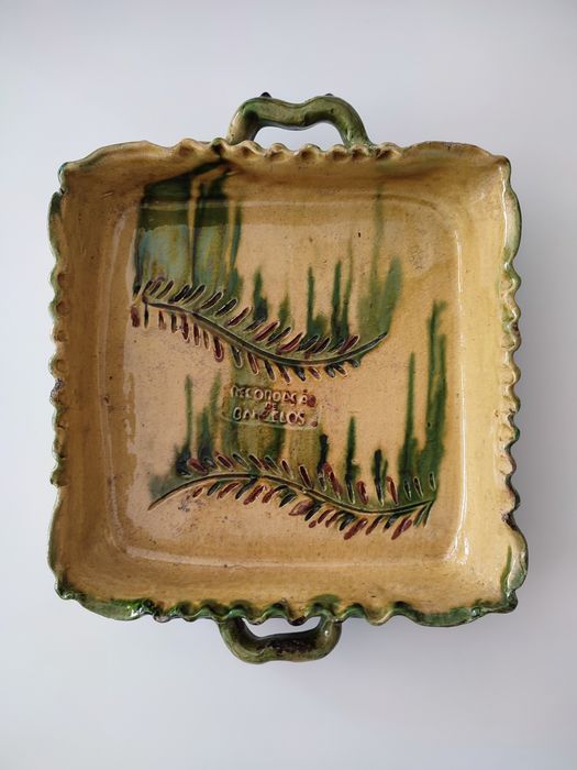 Assadeira / travessa funda, centenária, em faiança