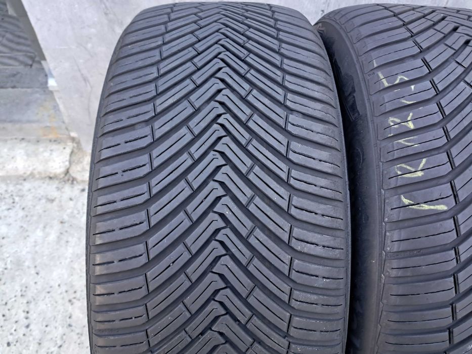 Резина зима 80% протектор Continental 245/45 R19 All Season Contact