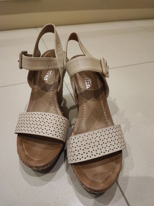 Buty na koturnie