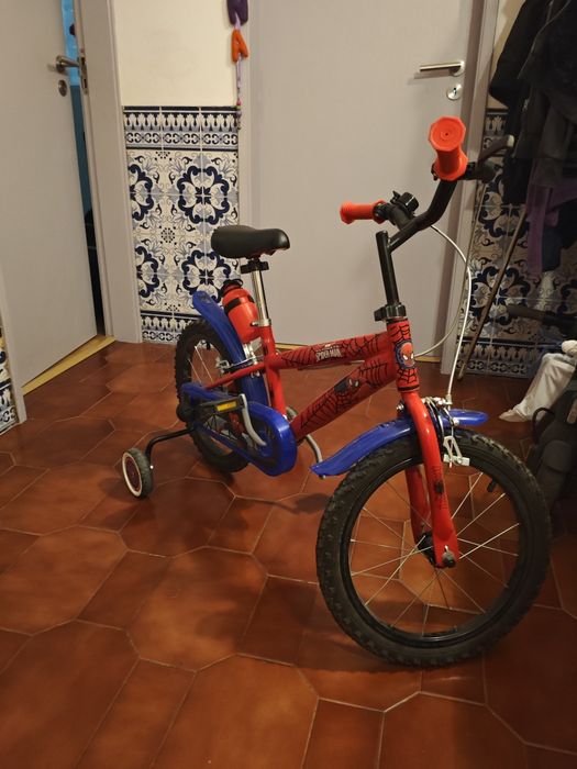 Bicicleta Infantil Homem-Aranha 16" com Rodinhas – Excelente Estado