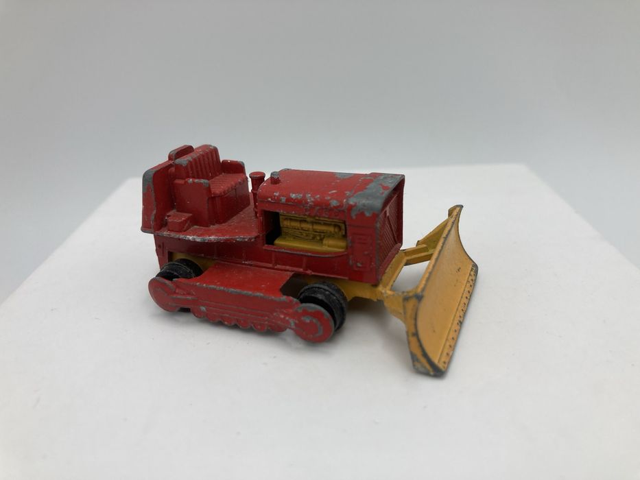 Lesney Matchbox Case Tractor No.16 Red