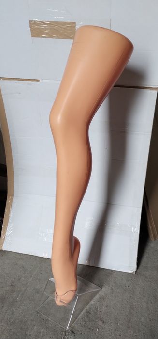 Ekspozytor manekin noga plastikowa na rajstopy skarpetki z podstawką