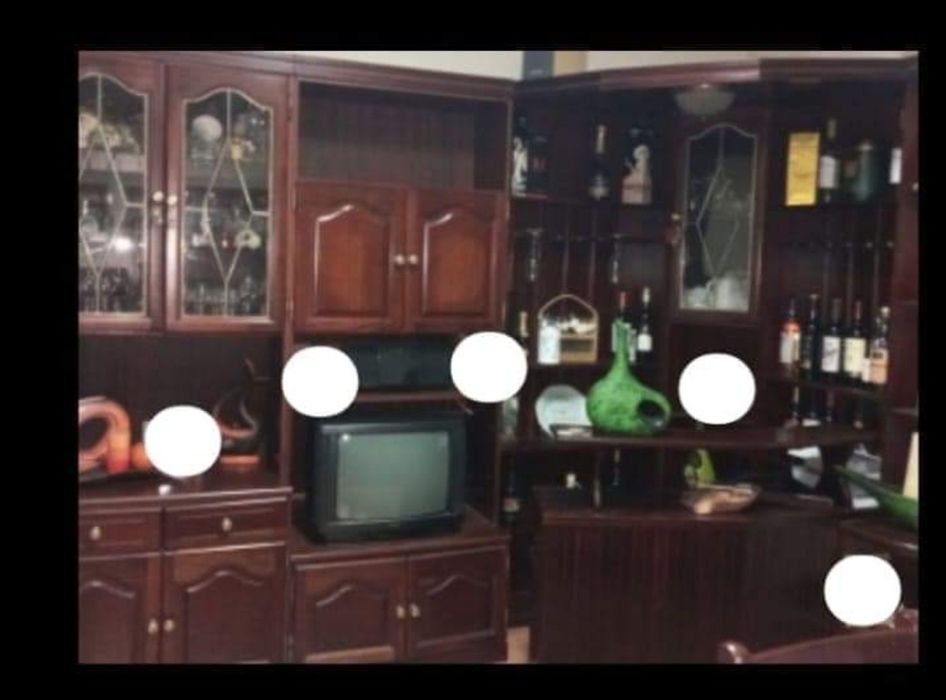 Várias mobílias e peças decorativas