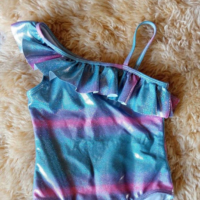 Яскравий дитячий суцільний купальник