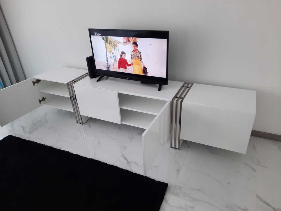 Móvel Tv 4Portas Branco Alto Brilho e Inox Polido