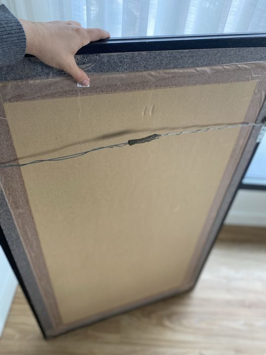 Espelho lacado com rebordo preto