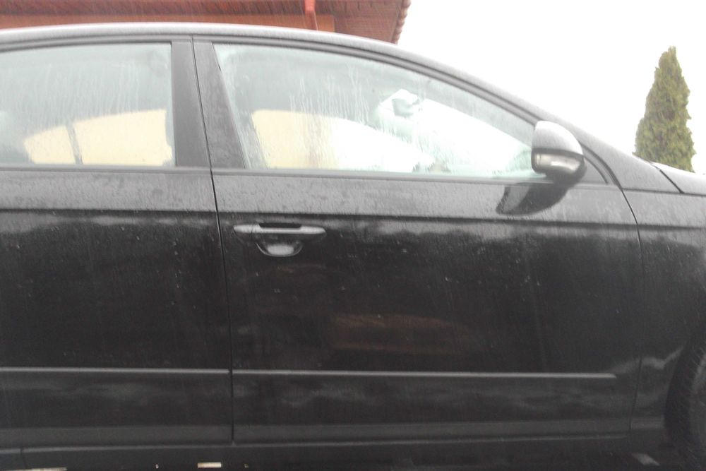 VW Passat B6 drzwi prawe przód.lak.LO41