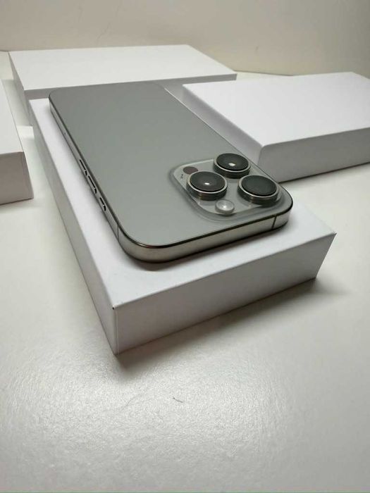 Apple iPhone 15 Pro・128GB・Titânio natural (Fatura e Garantia)