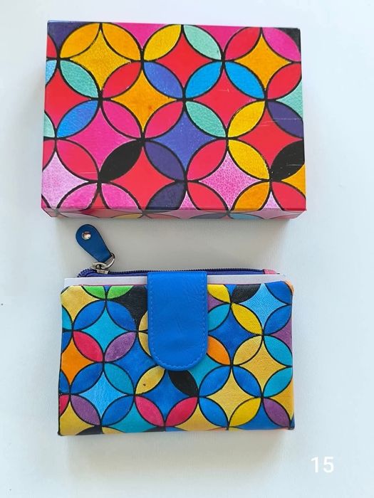 Carteira em pele 
Novo na caixa 
Tamanho 14*10