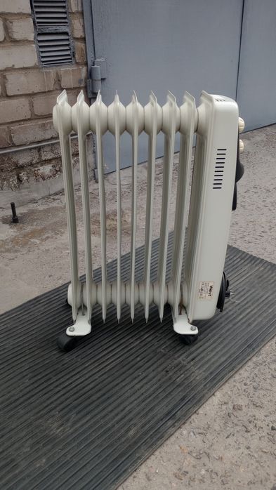 Обогреватель  масляный на ножках