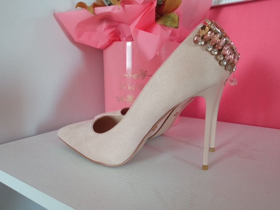 Туфли лодочки бежевые шпилька