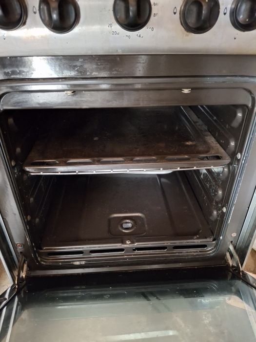 Fogão a gás com forno elétrico
